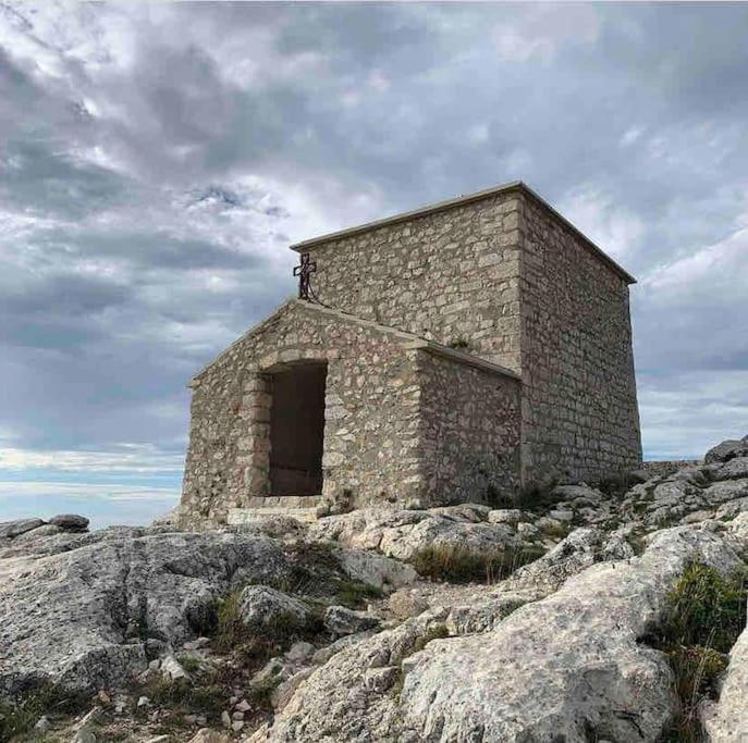 Tiny Liloumaca Coeur Ste Baume Villa Plan d'Aups Exterior photo